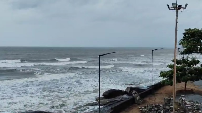 ಚಂಡಮಾರುತ ಆರ್ಭಟ ಕರಾವಳಿಯಲ್ಲಿ ಢವಢವ