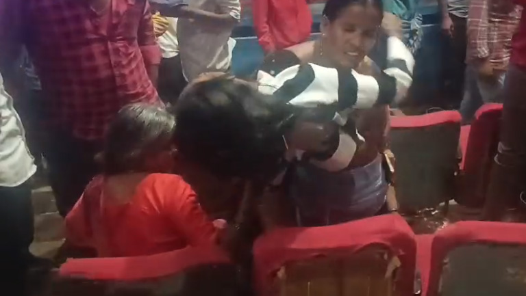 ಕಾಂತಾರ ಸಿನಿಮಾ ವೀಕ್ಷಣೆ ವೇಳೆ ಬಾಲಕಿಗೆ ದೈವಾವೇಶ