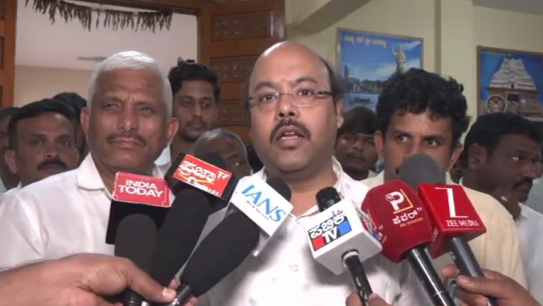 ವರ್ಷಾಂತ್ಯಕ್ಕೆ ಸಿದ್ದರಾಮಯ್ಯ ಸಿಎಂ ಸ್ಥಾನದಿಂದ ಇಳಿಯುತ್ತಾರೆ ಎಂಬ ಹೇಳಿಕೆ ಕುರಿತು