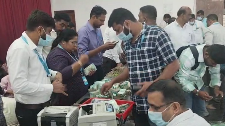 ಹಾಸನಾಂಬೆ ದರ್ಶನೋತ್ಸವ ಬಳಿಕ ಹುಂಡಿ ಎಣಿಕೆ ಕಾರ್ಯ